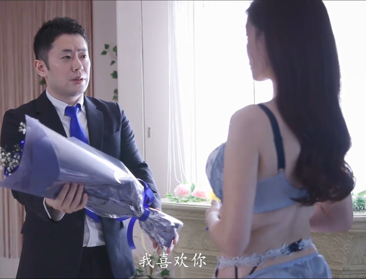 找一个上厕所的美女大黄片实在难忍,美女如厕遇大黄片...